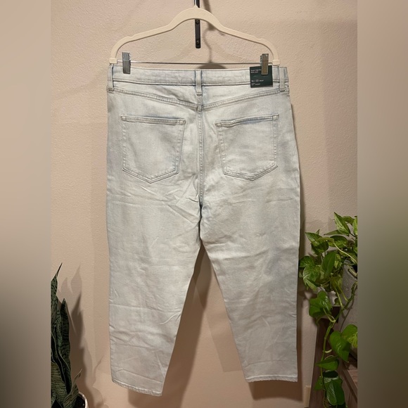 NWT Wild Fable Women’s Super High Rise Mom Light Wash Jeans - Picture 4 of 7